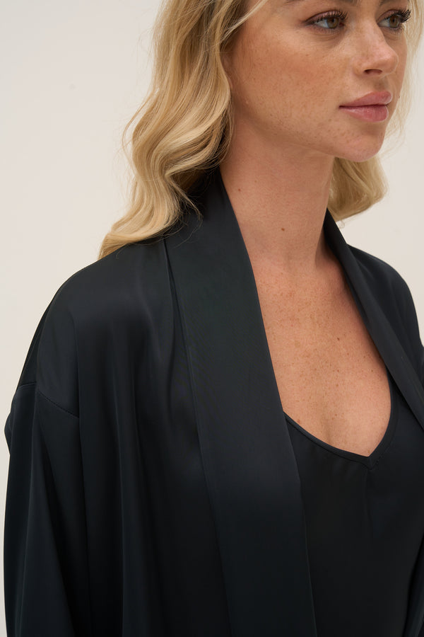 Éternelle Silk Abaya Black